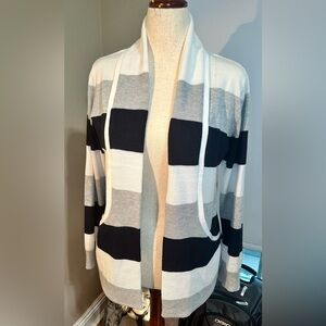 NWOT Chloe & Jasmine white/NAVY/grey block cardigan with pockets sz M